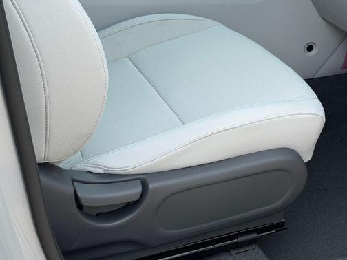 Gray 2027 Hyundai KONA SE