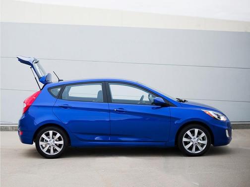 Bronze Metallic 2014 Hyundai Accent SE