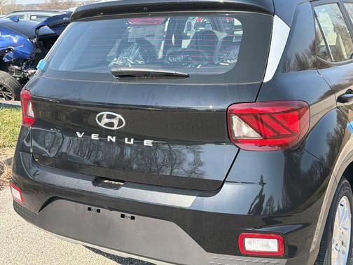 Onyx Black 2026 Hyundai VENUE SE