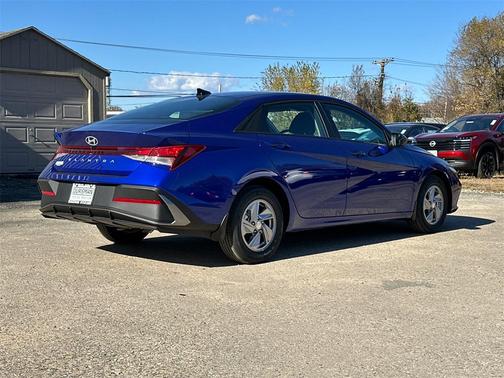 2026 Hyundai ELANTRA SE