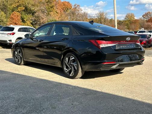 2025 Hyundai ELANTRA HEV SEL Sport