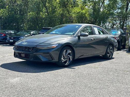 2025 Hyundai ELANTRA SEL