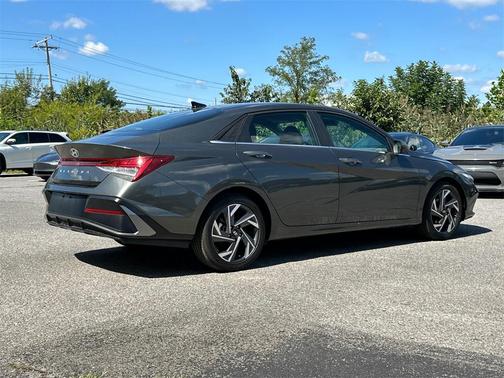 2025 Hyundai ELANTRA SEL