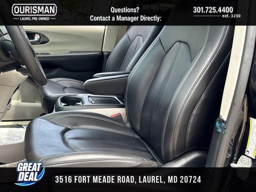 Brilliant Black Crystal Pearlcoat 2023 Chrysler Pacifica Touring L