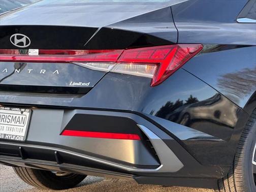 2025 Hyundai ELANTRA Limited