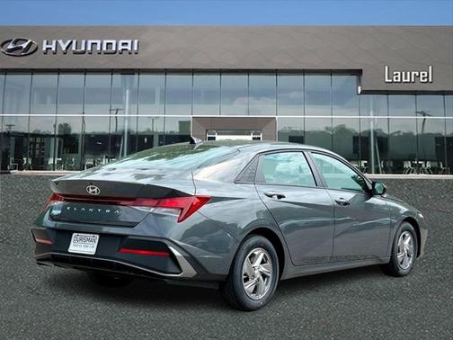 2025 Hyundai ELANTRA SE