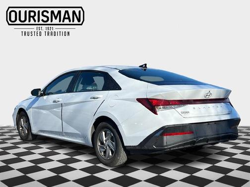 2025 Hyundai ELANTRA SE