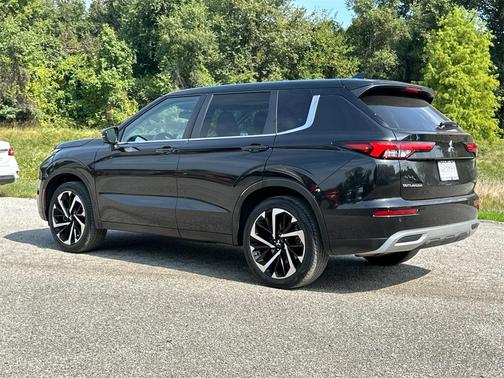2022 Mitsubishi Outlander Black Edition 2WD