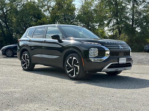 2022 Mitsubishi Outlander Black Edition 2WD