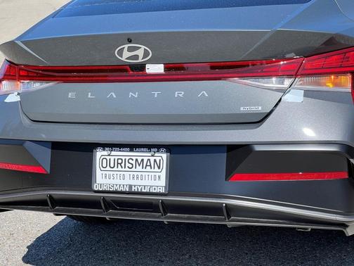 2025 Hyundai ELANTRA Limited
