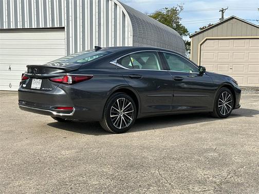 2022 Lexus ES 250 Base