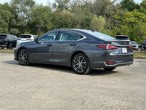 2022 Lexus ES 250 Base