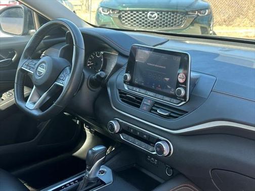 2022 Nissan Altima SR FWD