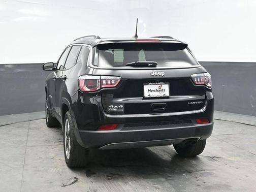Diamond Black Crystal Pearlcoat 2018 Jeep Compass Limited