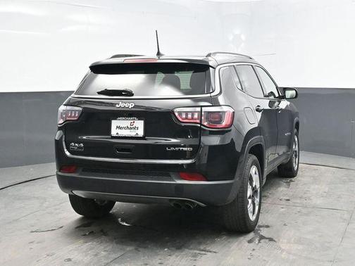 Diamond Black Crystal Pearlcoat 2018 Jeep Compass Limited