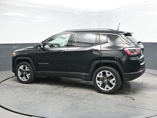 Diamond Black Crystal Pearlcoat 2018 Jeep Compass Limited