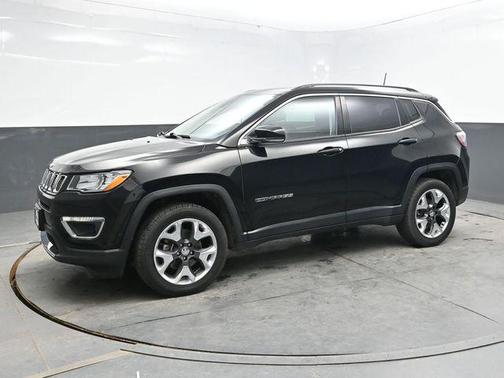 Diamond Black Crystal Pearlcoat 2018 Jeep Compass Limited