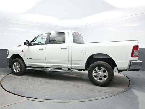 Bright White Clearcoat 2022 RAM 2500 Big Horn Crew Cab 4x4 6'4' Box