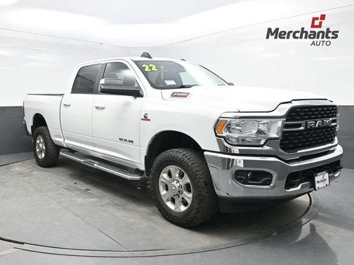 Bright White Clearcoat 2022 RAM 2500 Big Horn Crew Cab 4x4 6'4' Box