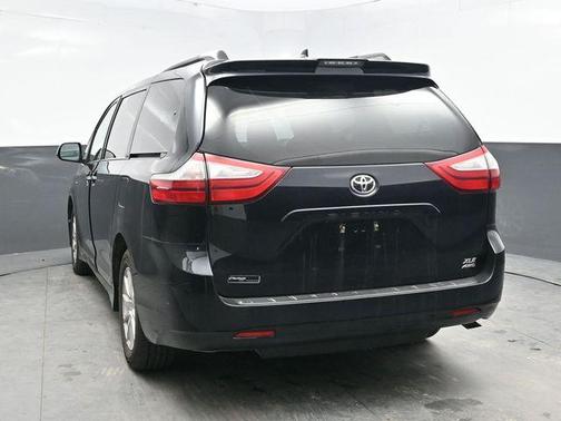 Midnight Black Metallic 2018 Toyota Sienna XLE