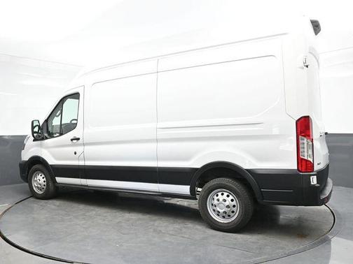 2022 Ford Transit-250 Base