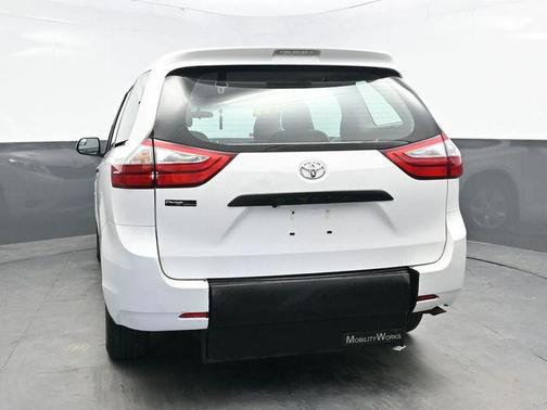 2017 Toyota Sienna SE