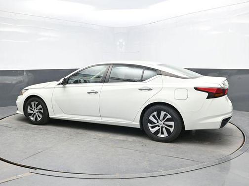 Glacier White 2021 Nissan Altima S FWD
