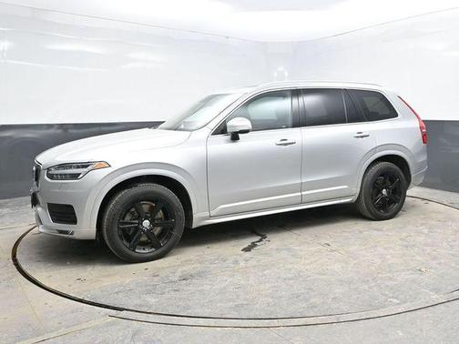 2021 Volvo XC90 T6 Momentum