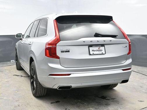 2021 Volvo XC90 T6 Momentum