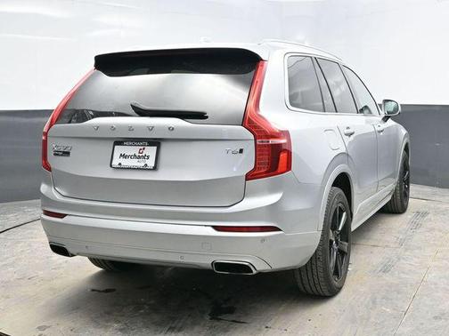 2021 Volvo XC90 T6 Momentum