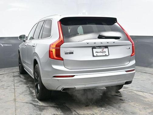2021 Volvo XC90 T6 Momentum