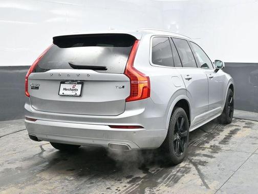 2021 Volvo XC90 T6 Momentum