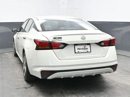 Glacier White 2021 Nissan Altima S FWD