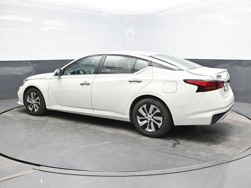 Glacier White 2021 Nissan Altima S FWD