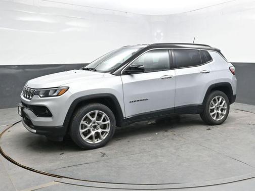 Silver Zynith Metallic Clearcoat 2025 Jeep Compass Limited