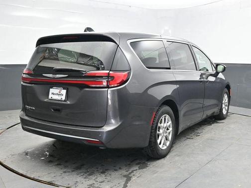Granite Crystal Metallic Clearcoat 2023 Chrysler Pacifica Touring L