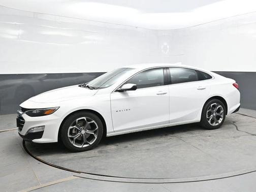 Summit White 2024 Chevrolet Malibu FWD 1LT
