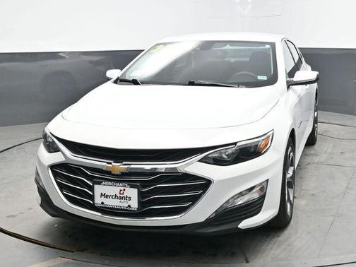 Summit White 2024 Chevrolet Malibu FWD 1LT