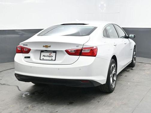 Summit White 2024 Chevrolet Malibu FWD 1LT