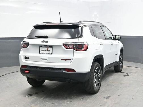 Bright White Clearcoat 2025 Jeep Compass Trailhawk