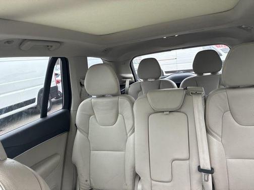 2020 Volvo XC90 T6 Momentum