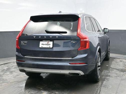 2020 Volvo XC90 T6 Momentum