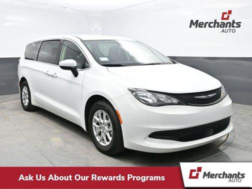 2022 Chrysler Voyager LX