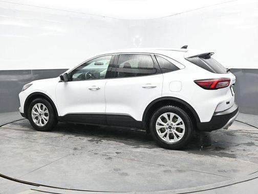 Oxford White 2023 Ford Escape Active
