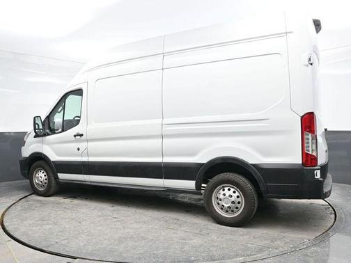 2022 Ford Transit-250 Base