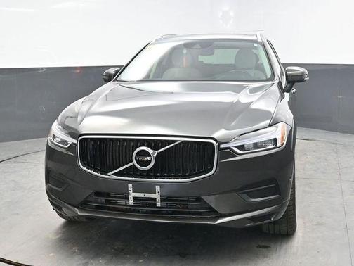 Gray Metallic 2019 Volvo XC60 T6 Momentum