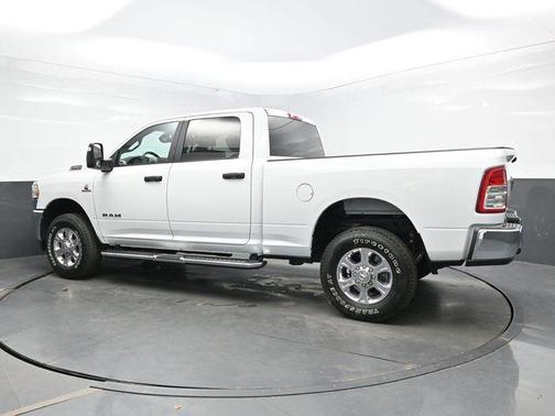 2023 RAM 2500 Big Horn Crew Cab 4x4 6'4' Box