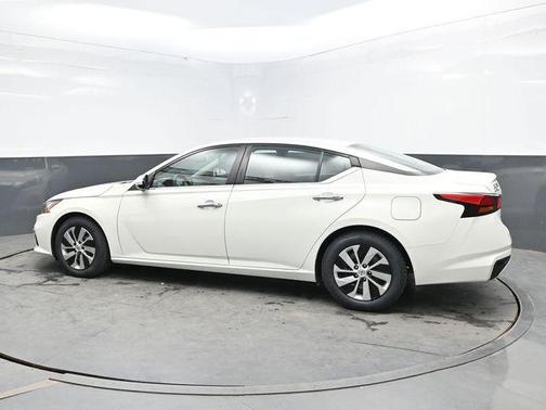 Glacier White 2021 Nissan Altima S FWD