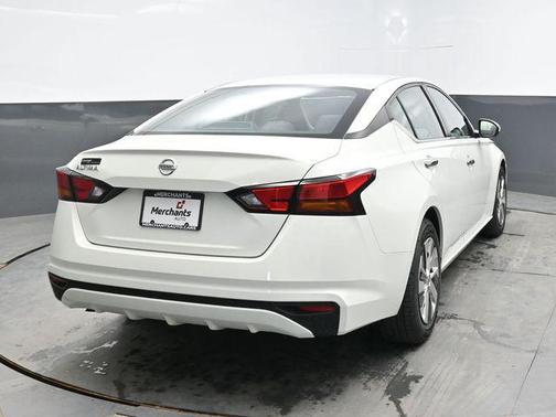 Glacier White 2021 Nissan Altima S FWD