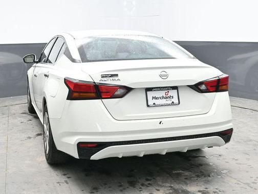 Glacier White 2021 Nissan Altima S FWD